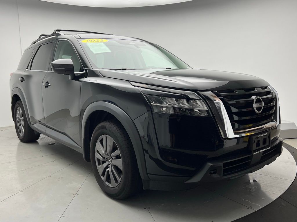 2022 Nissan Pathfinder SV photo 2