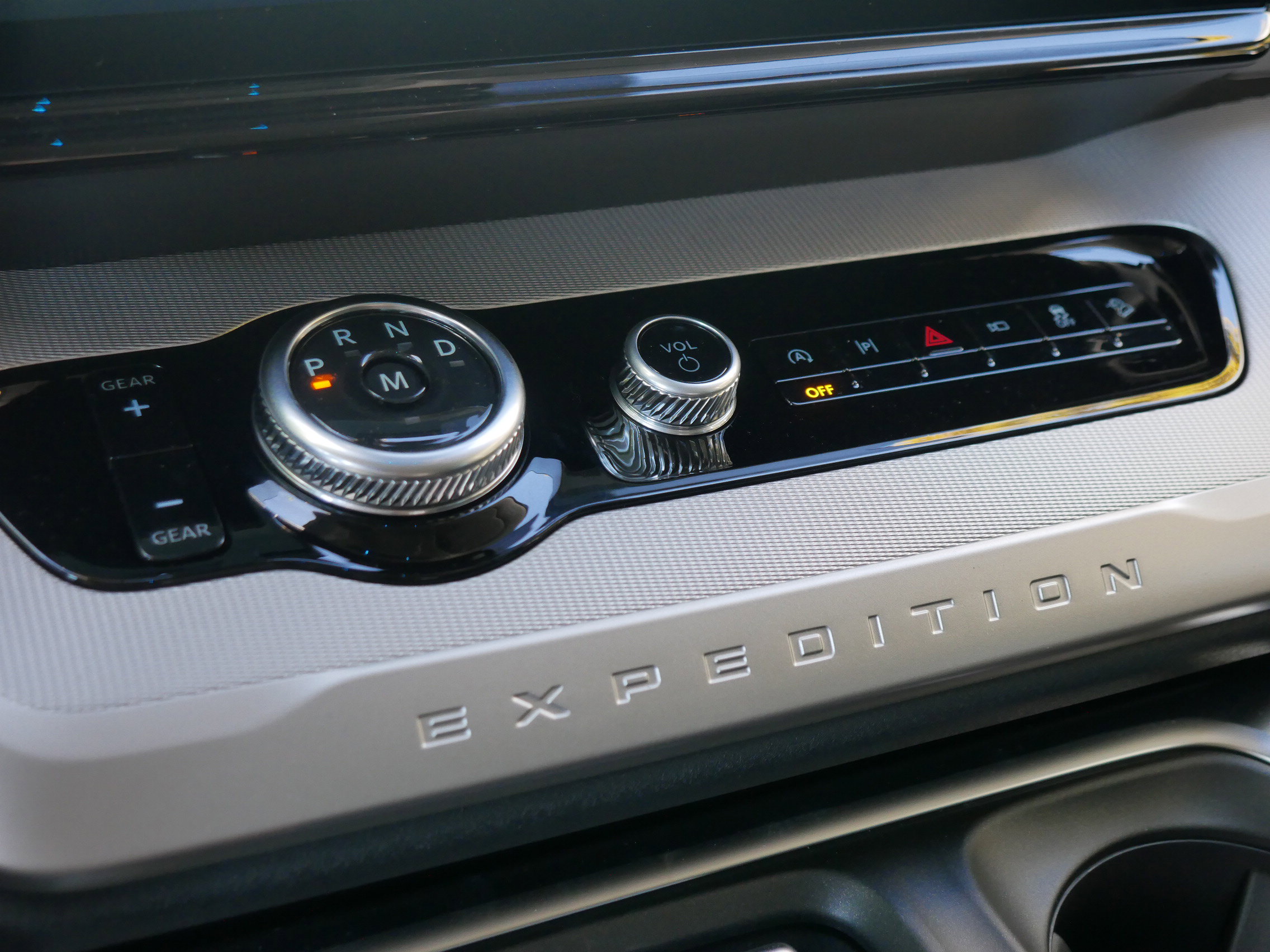 2025 Ford Expedition photo 12