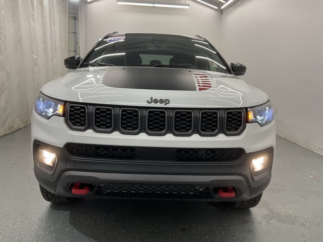 2026 Jeep Compass Trailhawk photo 3