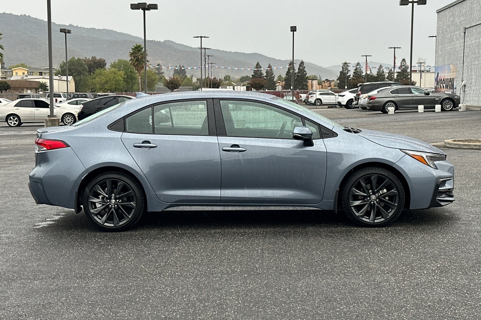 2024 Toyota Corolla SE photo 2