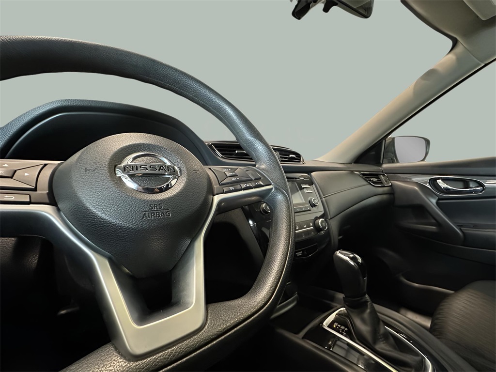 2017 Nissan Rogue S photo 17