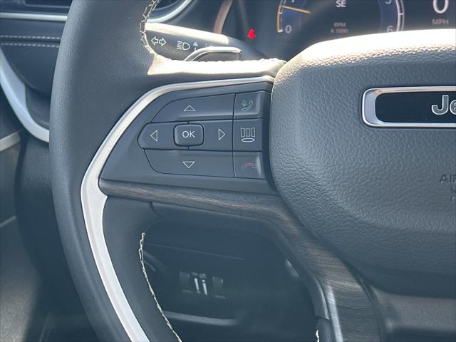 2025 Jeep Grand Cherokee Limited photo 8