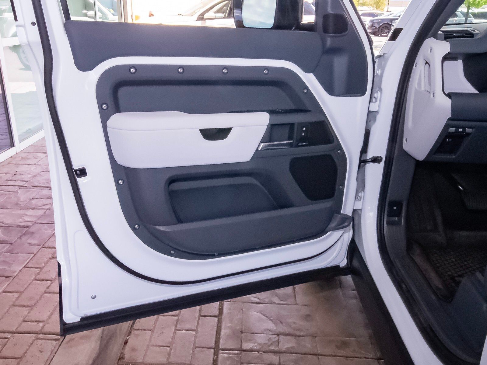 2025 Land Rover Defender 110 S photo 33