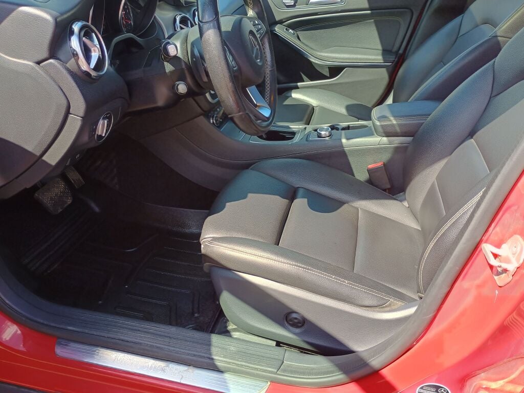 2018 Mercedes Benz GLA 250 4MATIC photo 9