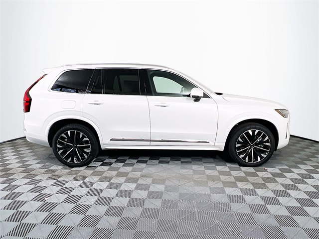 2025 Volvo XC90 T8 AWD Core photo 4