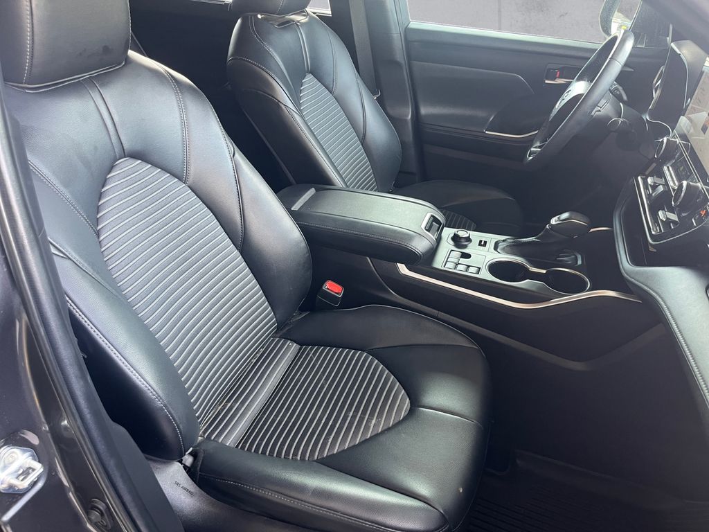2023 Toyota Highlander XSE photo 14