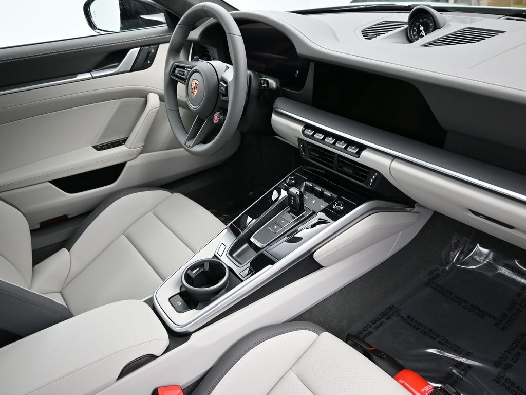 2026 Porsche 911 GTS photo 10