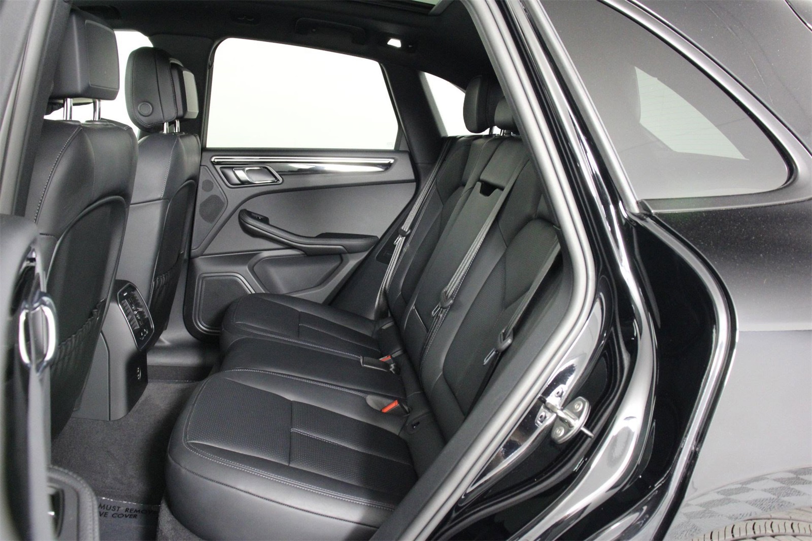 2025 Porsche Macan photo 30