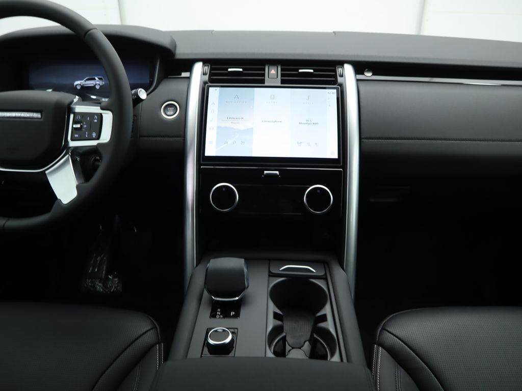 2025 Land Rover Discovery S photo 13