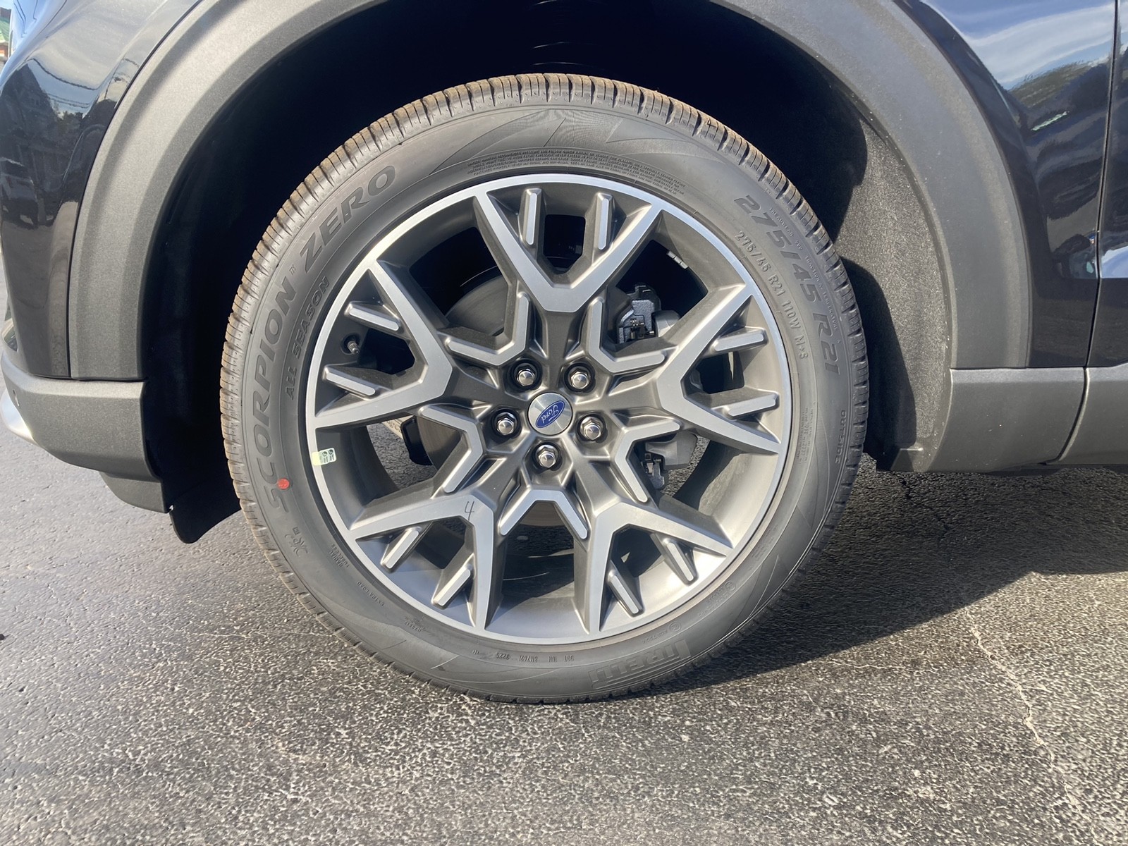 2025 Ford Explorer Platinum photo 4