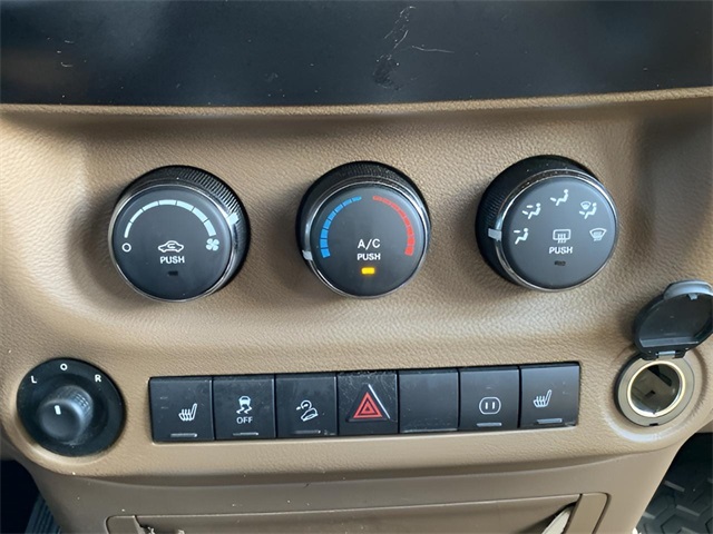 2011 Jeep Wrangler Unlimited Rubicon photo 27