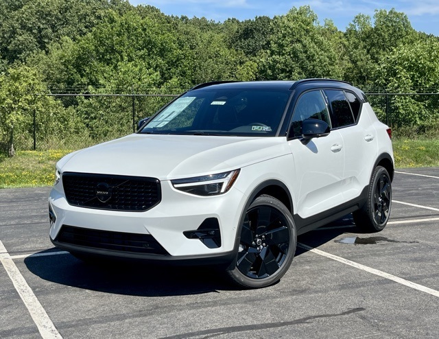 2026 Volvo XC40 Ultra Black Edition's photo