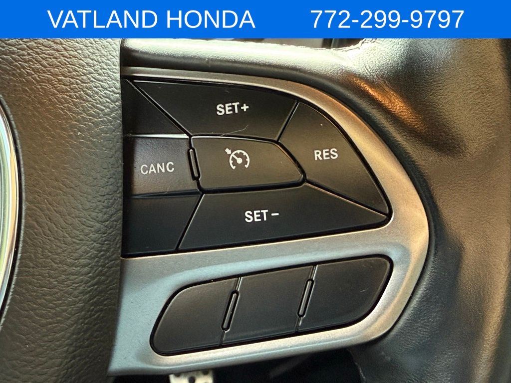 2021 Dodge Challenger SXT photo 17