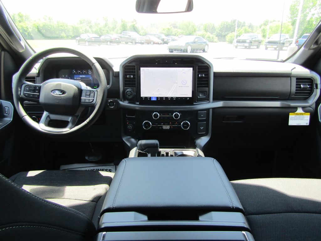 2025 Ford F-150 XLT photo 12