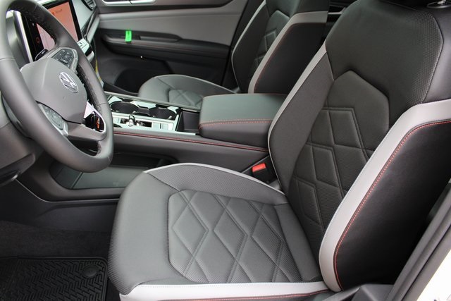 2025 Volkswagen Atlas Peak Edition SE photo 14