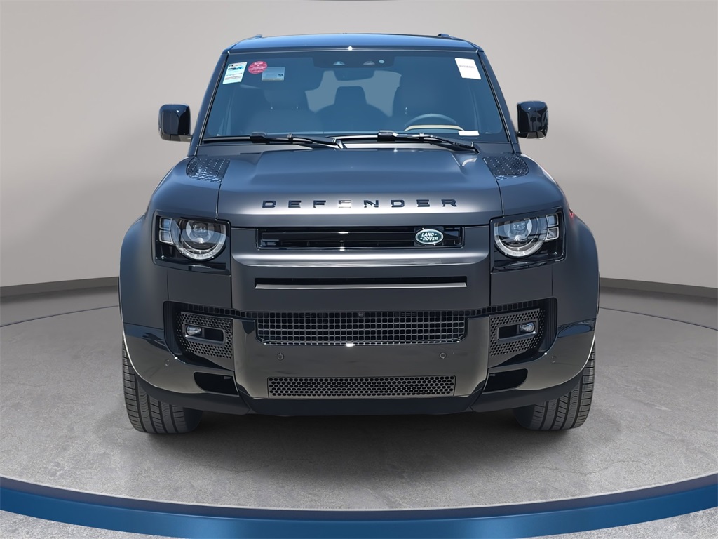 2025 Land Rover Defender 110 X-Dynamic SE photo 2
