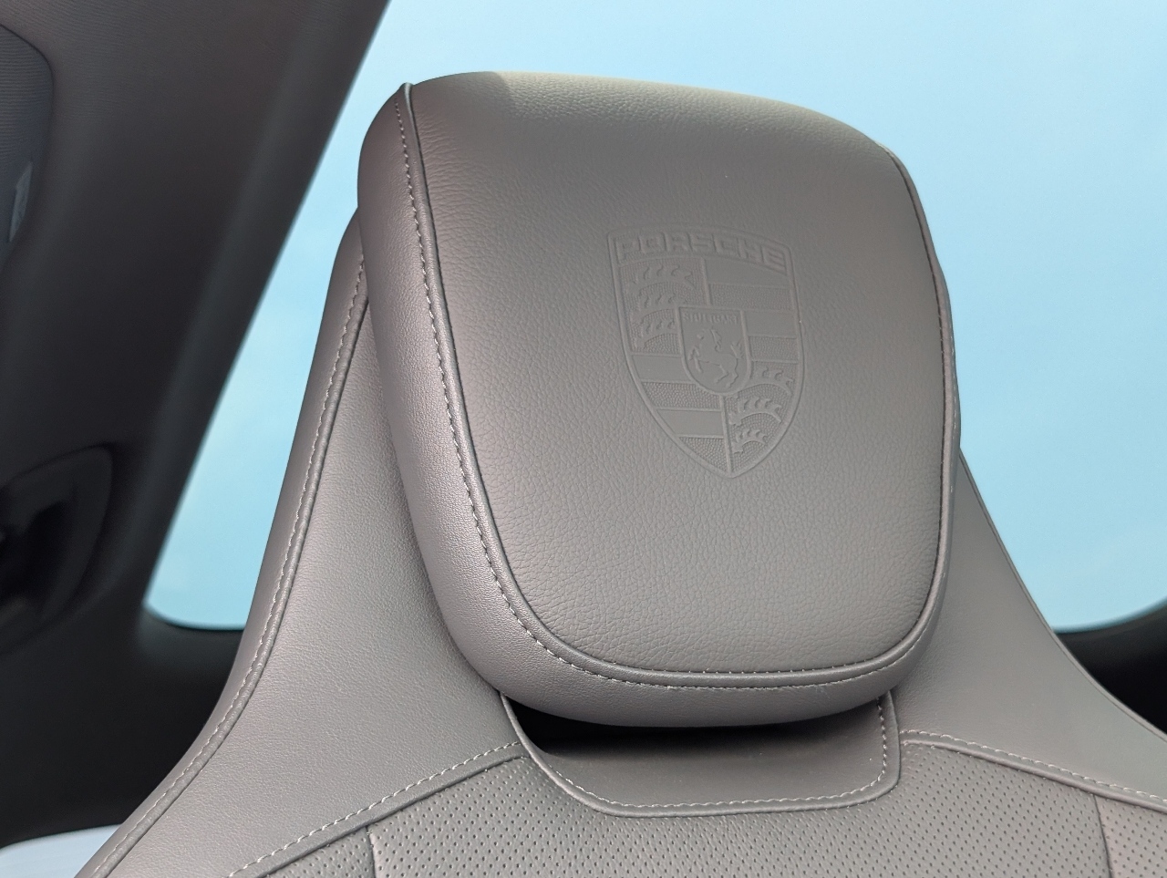 2021 Porsche Taycan 4S photo 18