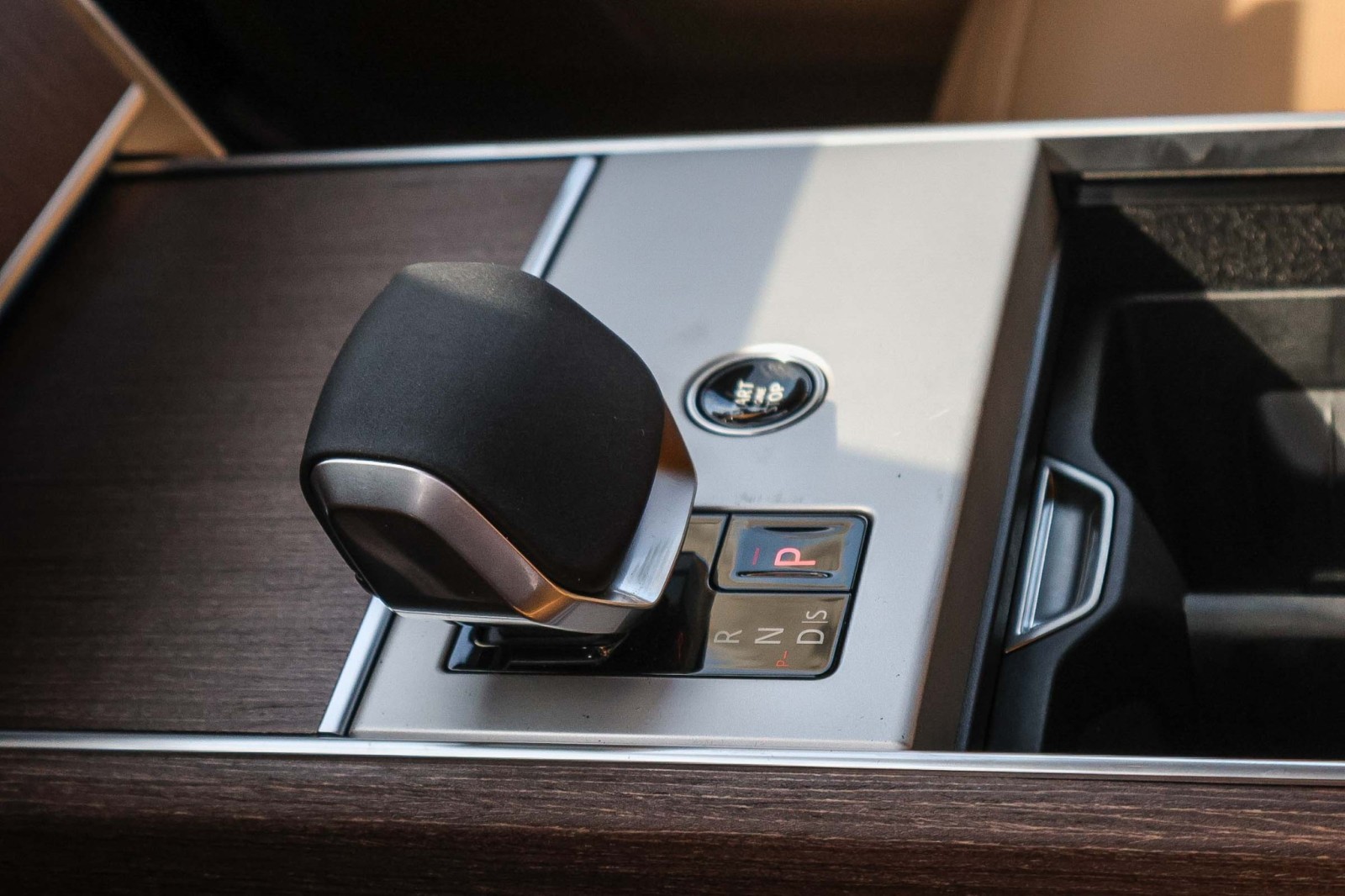 2025 Land Rover Range Rover SE photo 19