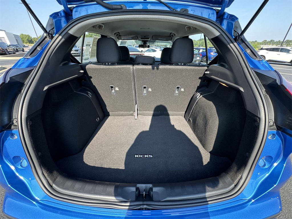 2024 Nissan Kicks SR photo 22