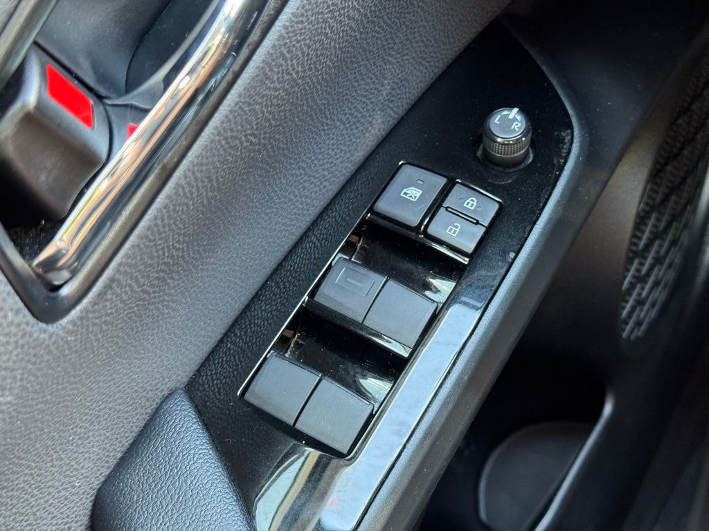 2022 Toyota Prius LE AWD-e photo 22
