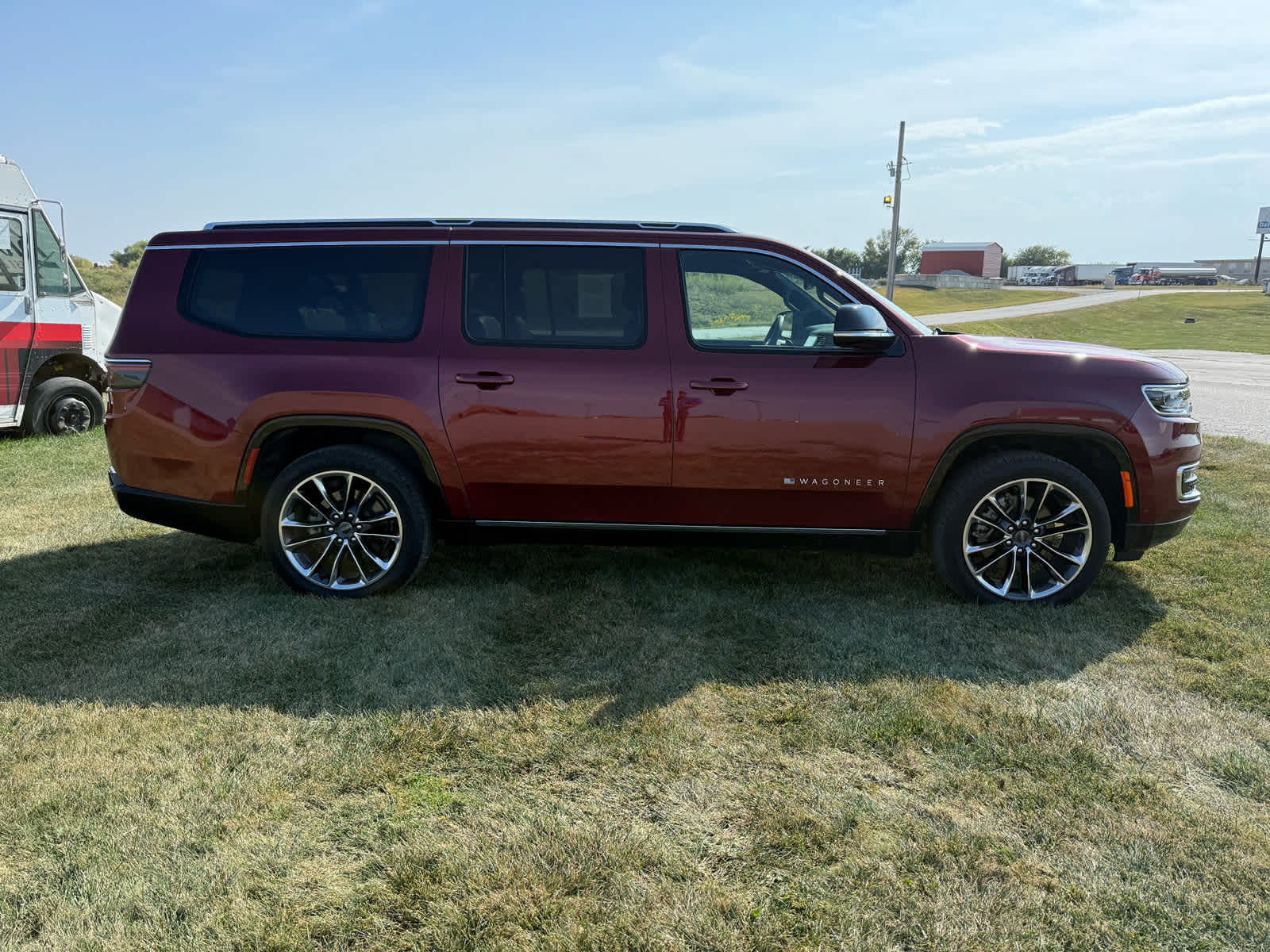 2024 Jeep Wagoneer L Series III photo 3