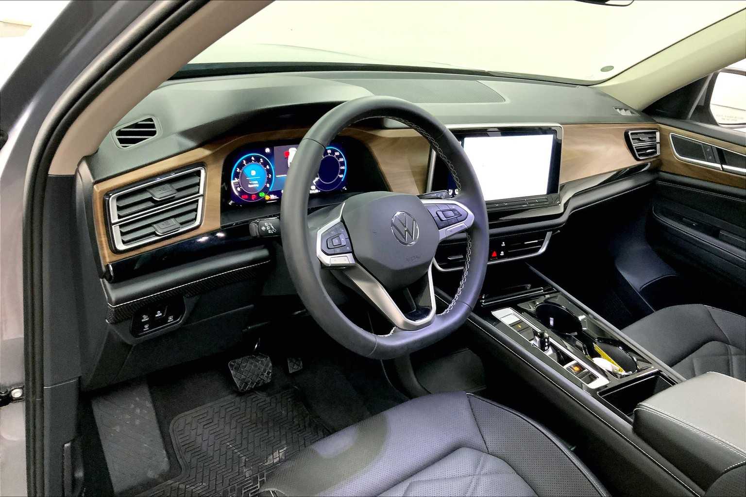 2024 Volkswagen Atlas SE Technology photo 14
