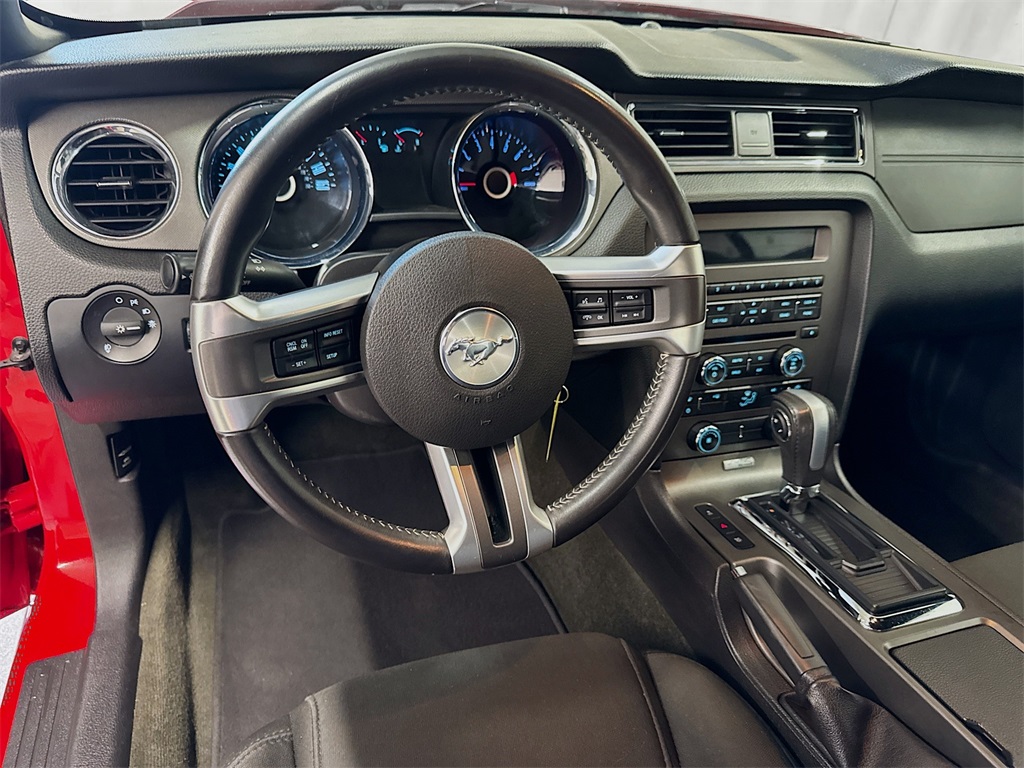 2014 Ford Mustang V6 photo 8