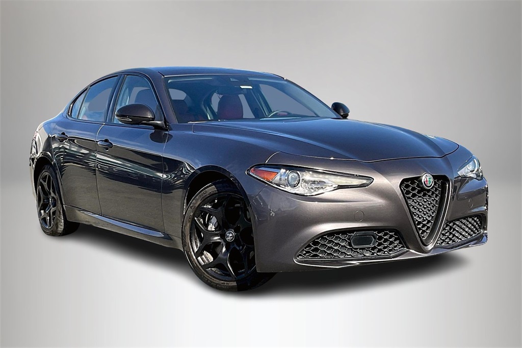 2021 Alfa Romeo Giulia Base's photo