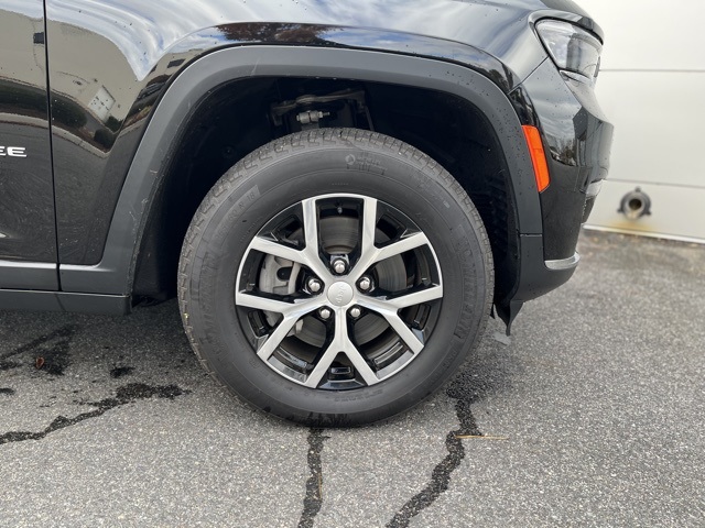 2024 Jeep Grand Cherokee Limited photo 3