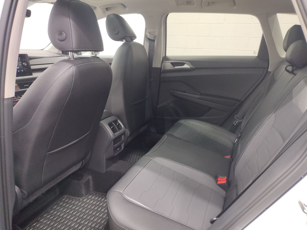 2025 Volkswagen Taos SE photo 19