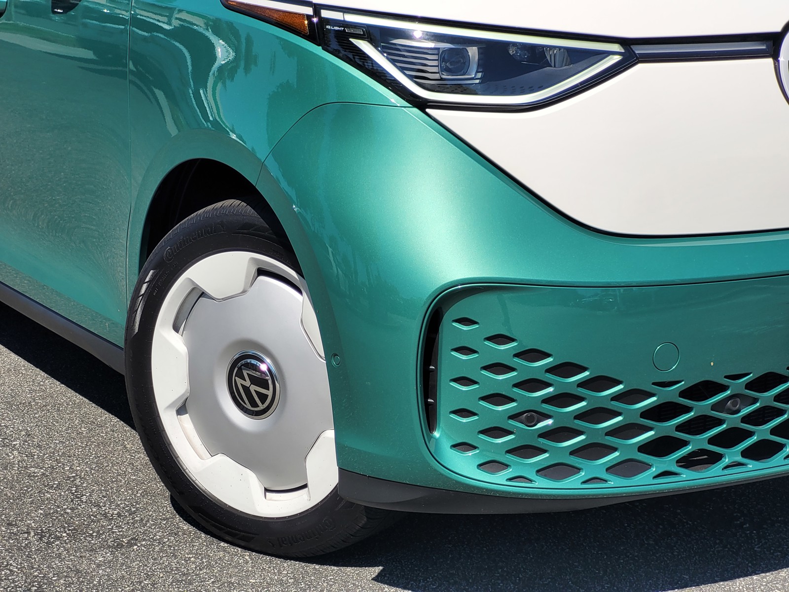 2025 Volkswagen ID. Buzz photo 2