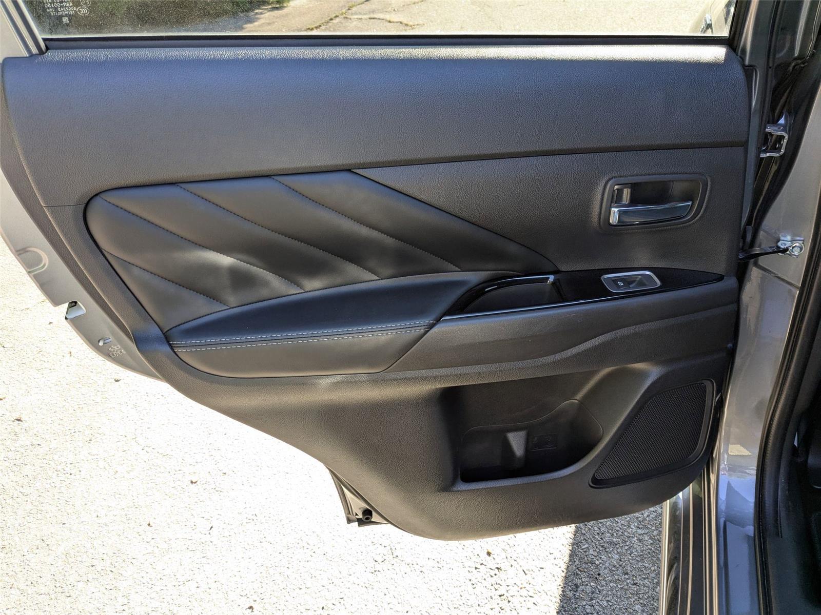 2020 Mitsubishi Outlander PHEV SEL photo 25