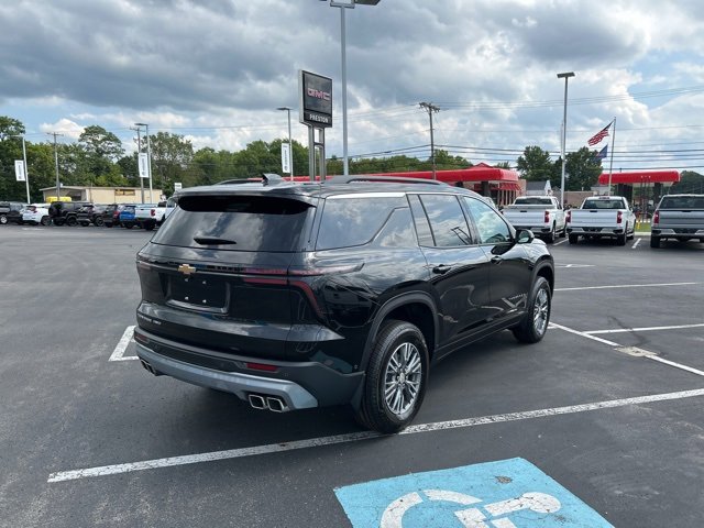 2026 Chevrolet Traverse photo 2