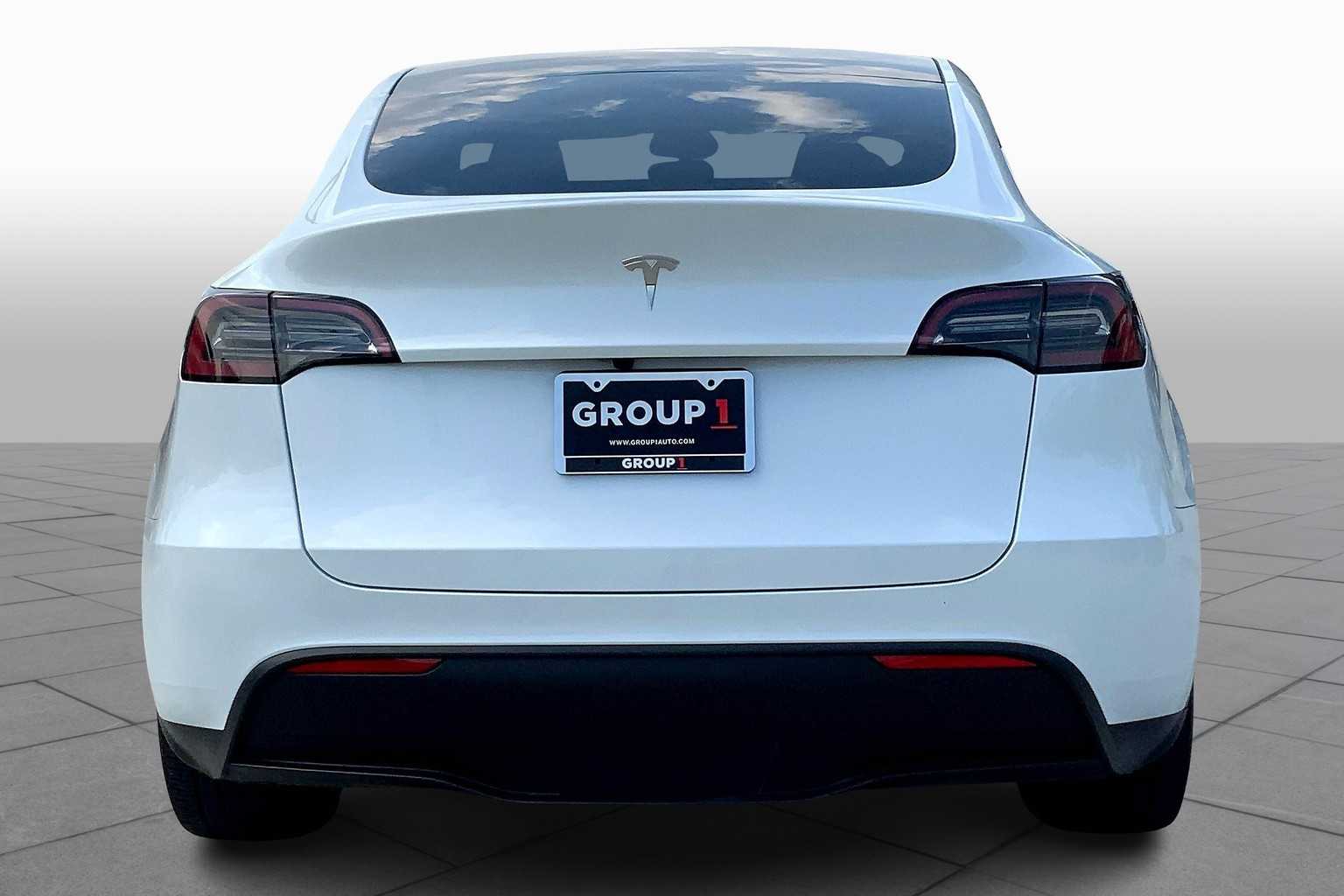 2024 Tesla Model Y Long Range photo 4