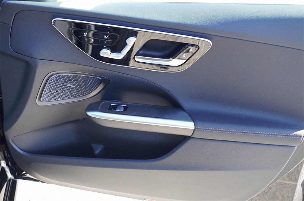 2025 Mercedes Benz C 300 photo 4