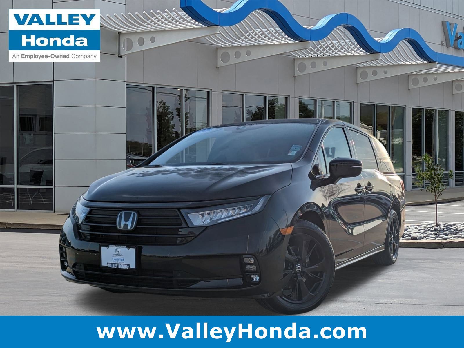 2023 Honda Odyssey SPORT's photo