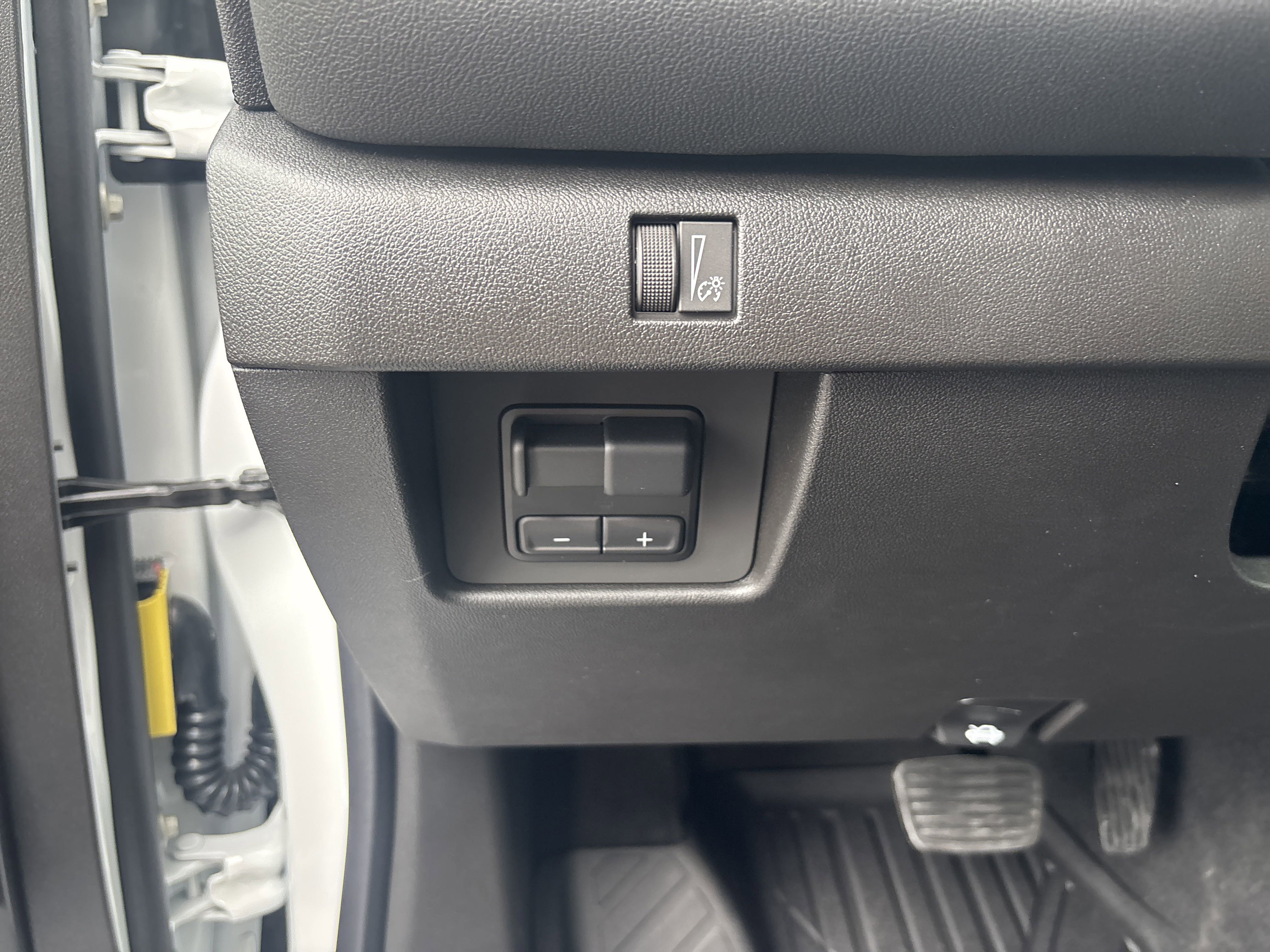 2025 Chevrolet Colorado Work Truck LT photo 3