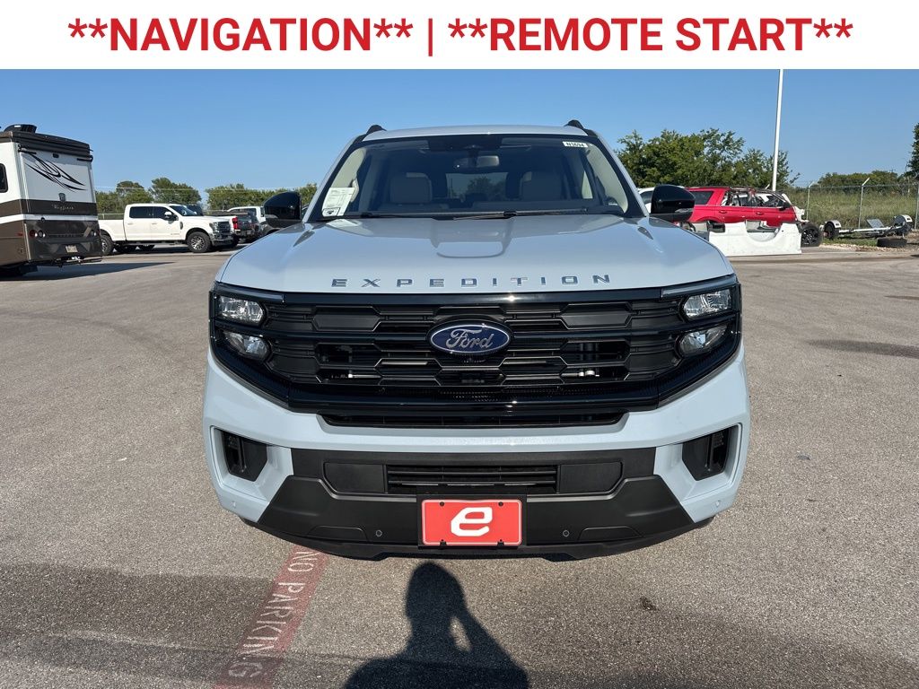 2025 Ford Expedition MAX photo 2