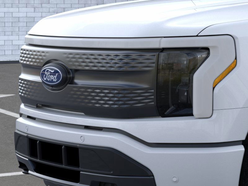 2025 Ford F-150 Lightning photo 17