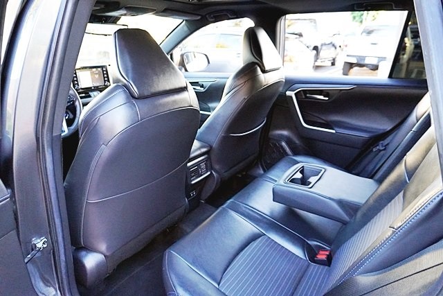 Used 2020  Toyota XSE image 17