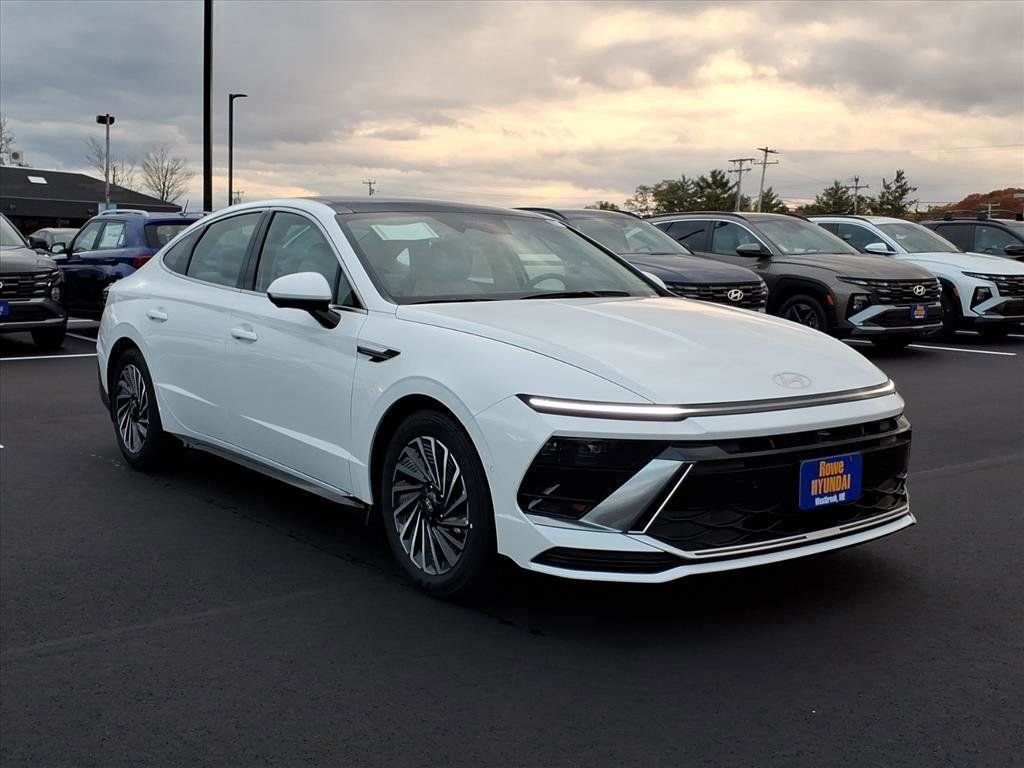 2026 Hyundai Sonata Hybrid Limited photo 3