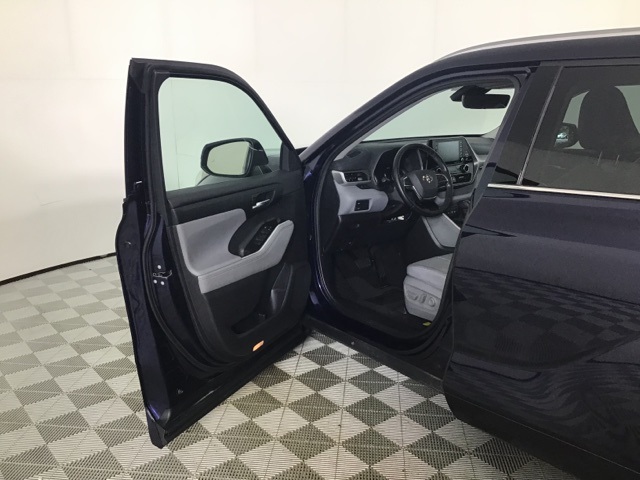 2021 Toyota Highlander XLE photo 10