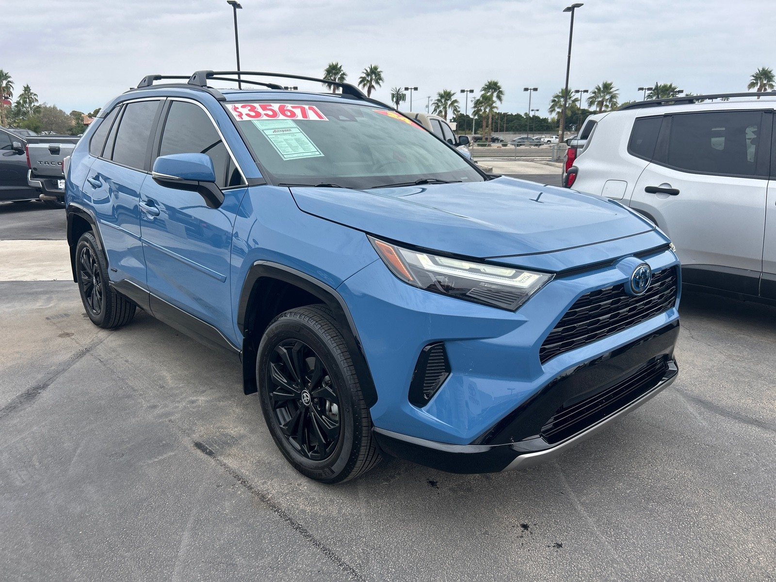 2024 Toyota RAV4 SE's photo
