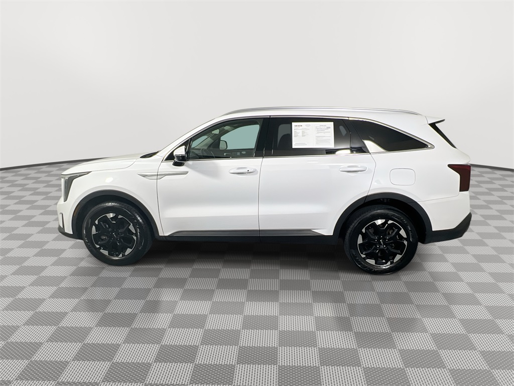 2024 Kia Sorento S photo 5