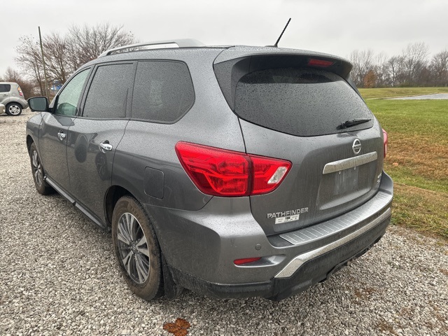 2018 Nissan Pathfinder SL photo 3