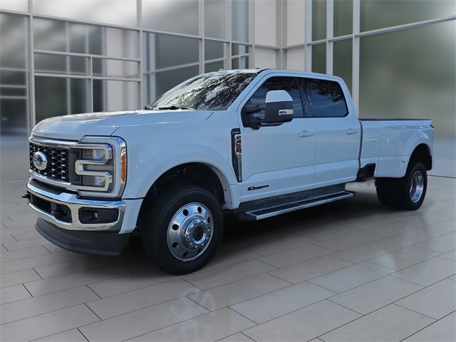 2023 Ford F-450 Super Duty Lariat's photo