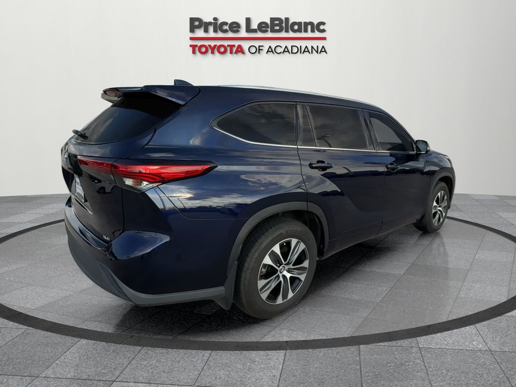 2021 Toyota Highlander XLE photo 7