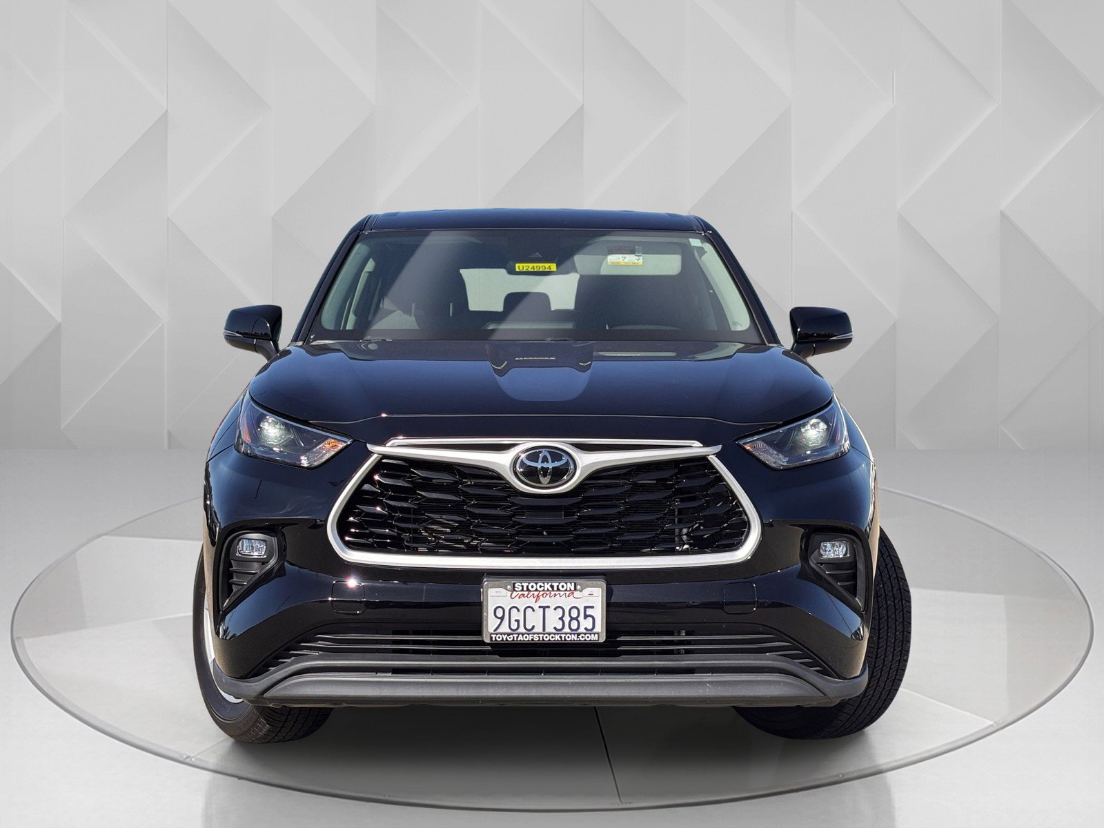 2023 Toyota Highlander LE photo 4