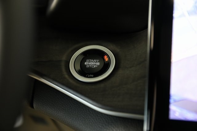 2025 Jeep Grand Cherokee Limited photo 9