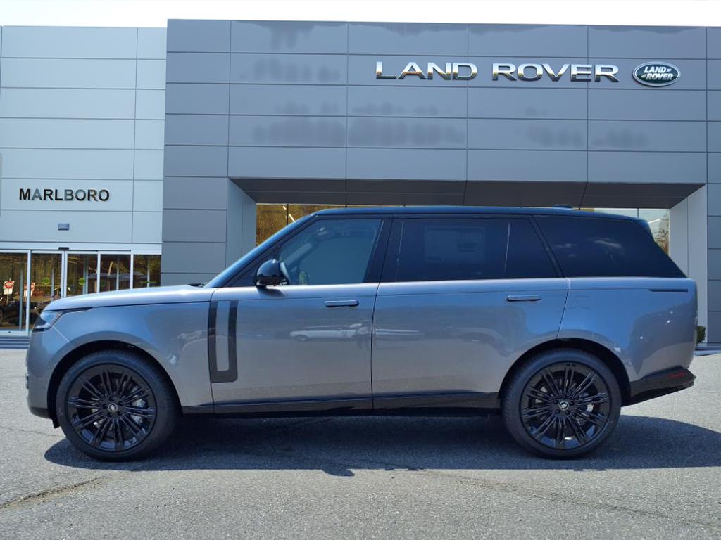 2025 Land Rover Range Rover SE photo 6